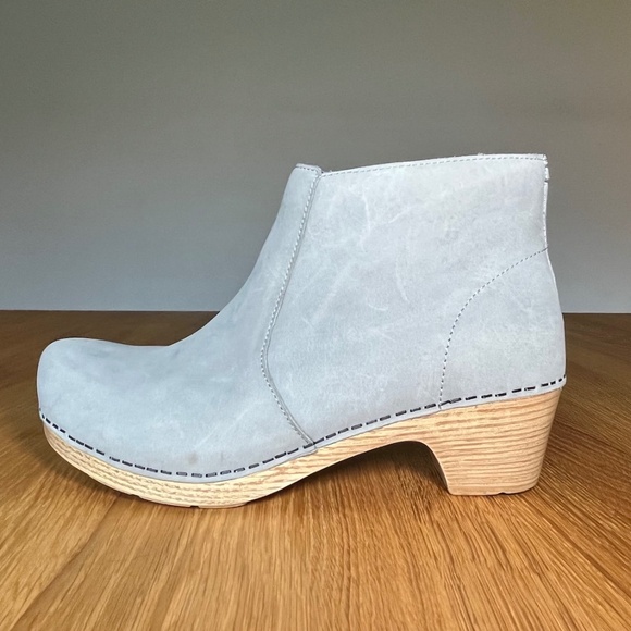 Dansko Maria Boot Light Grey Gray Nubuck Leather US 8.5 EU 39 Womens - Picture 7 of 15